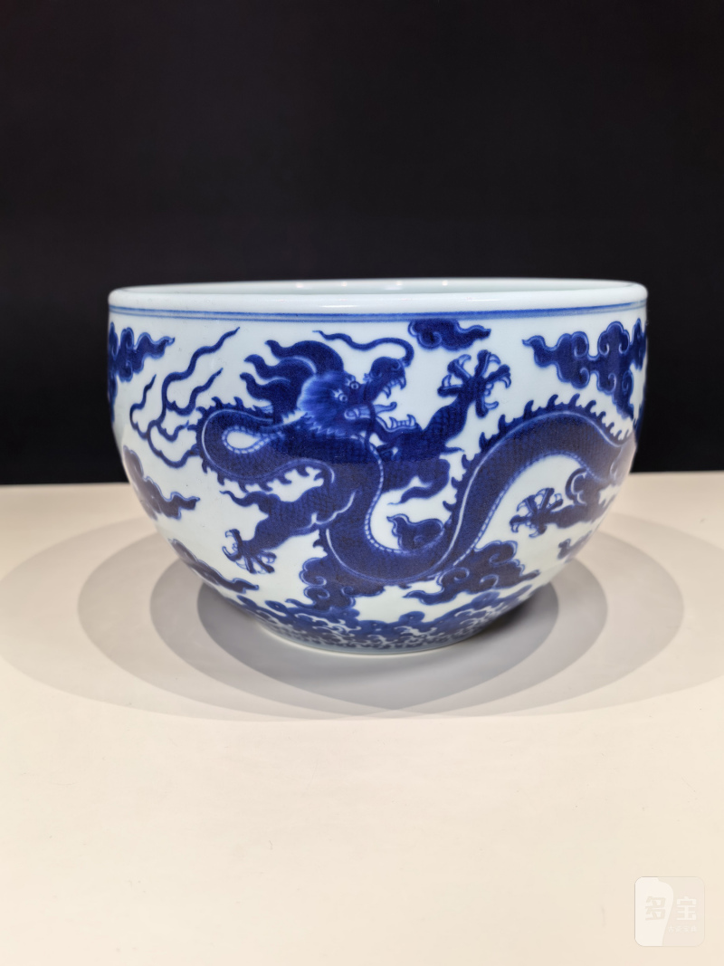 清乾隆 仿嘉窑青花云龙纹卷缸 - 图6